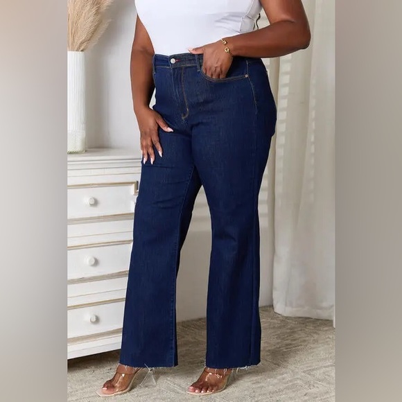 NWT Judy Blue High Waist Raw Hem Vintage & Back Darts Detail Straight Leg Jeans - Picture 6 of 14